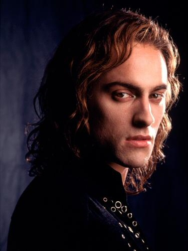 http://i10.servimg.com/u/f10/11/16/50/76/lestat11.jpg